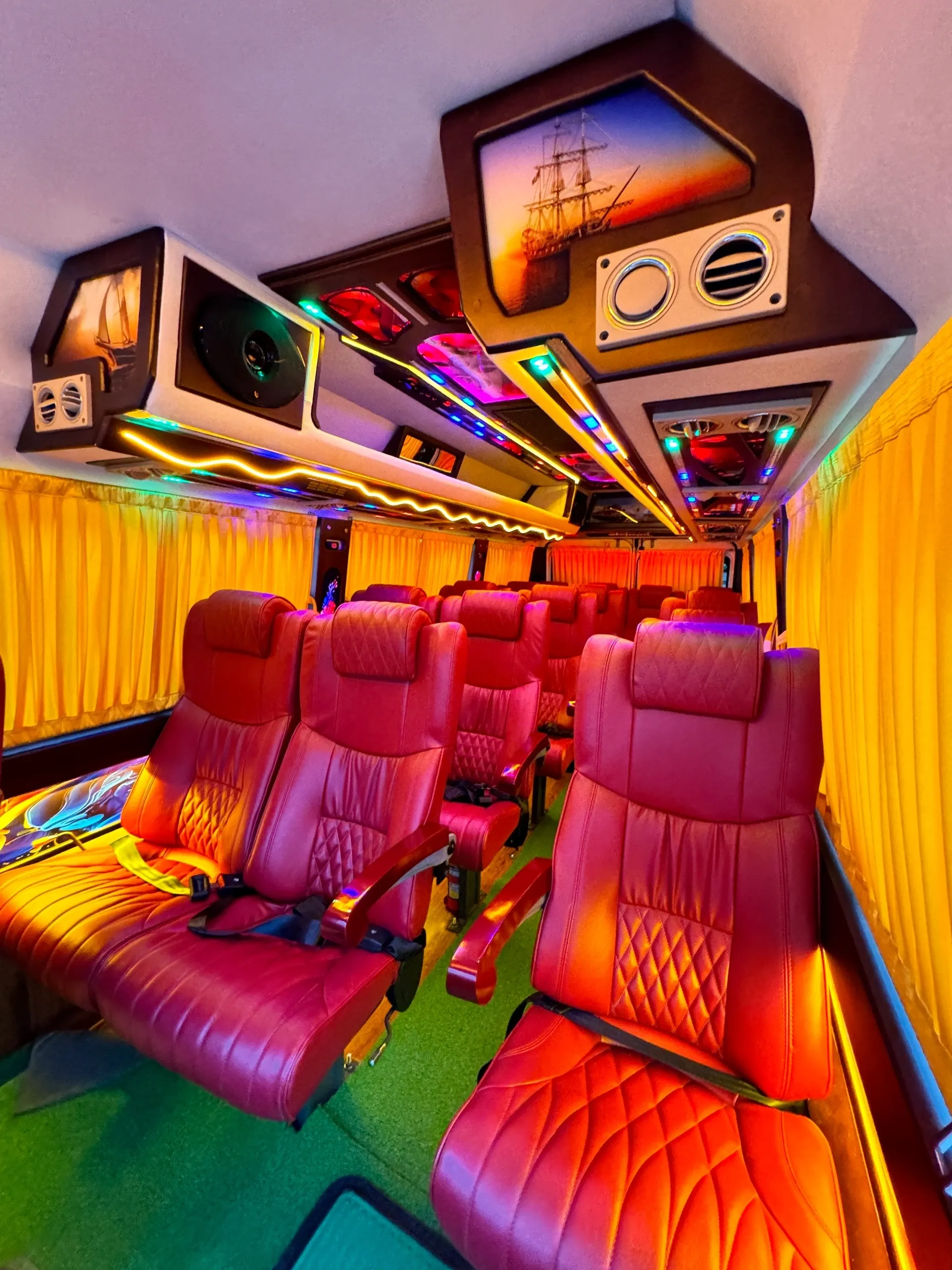 17 Seater Tempo